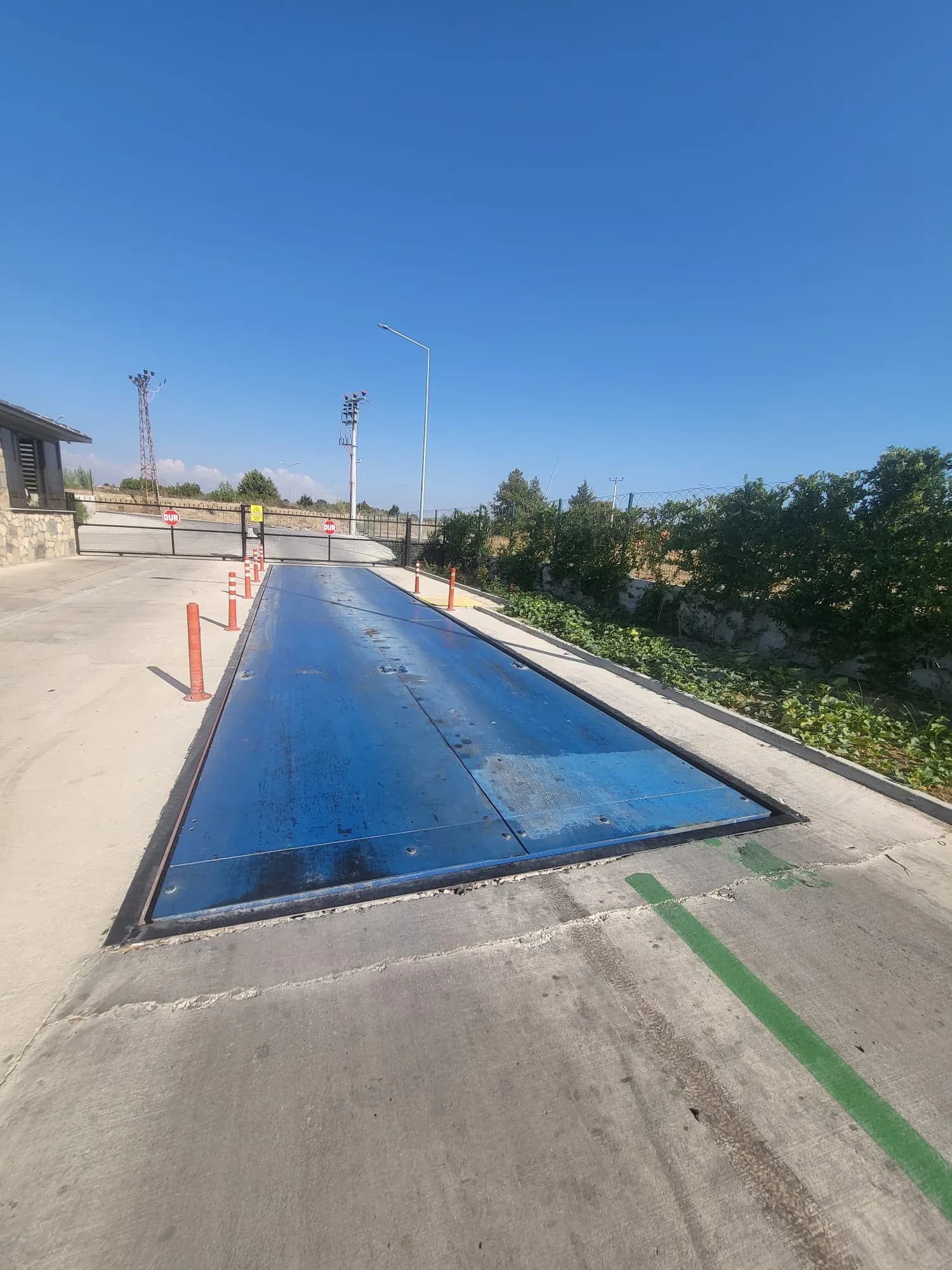 Sixty-ton in-ground vehicle weighbridge
