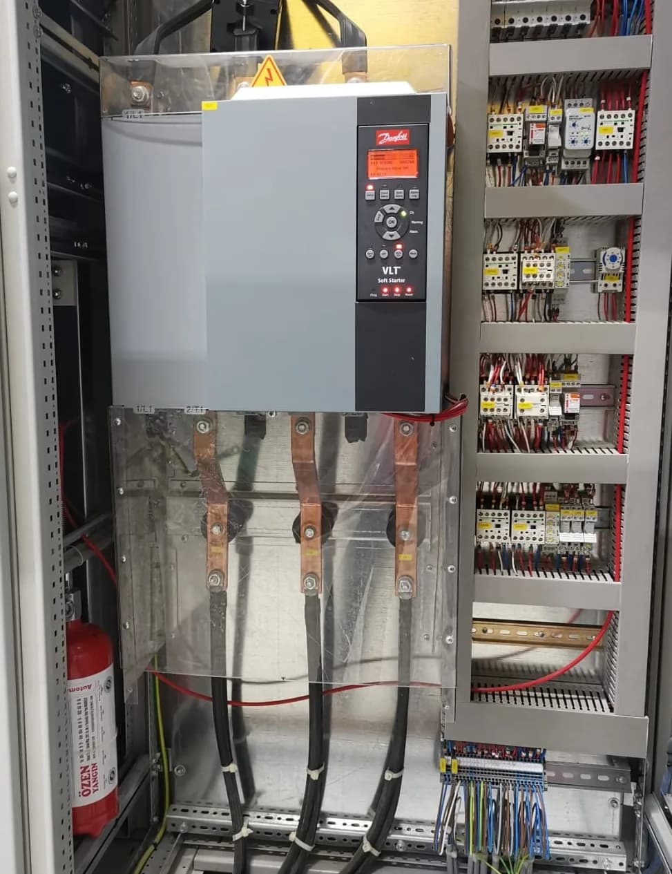 Automatic suppression system inside an electrical panel