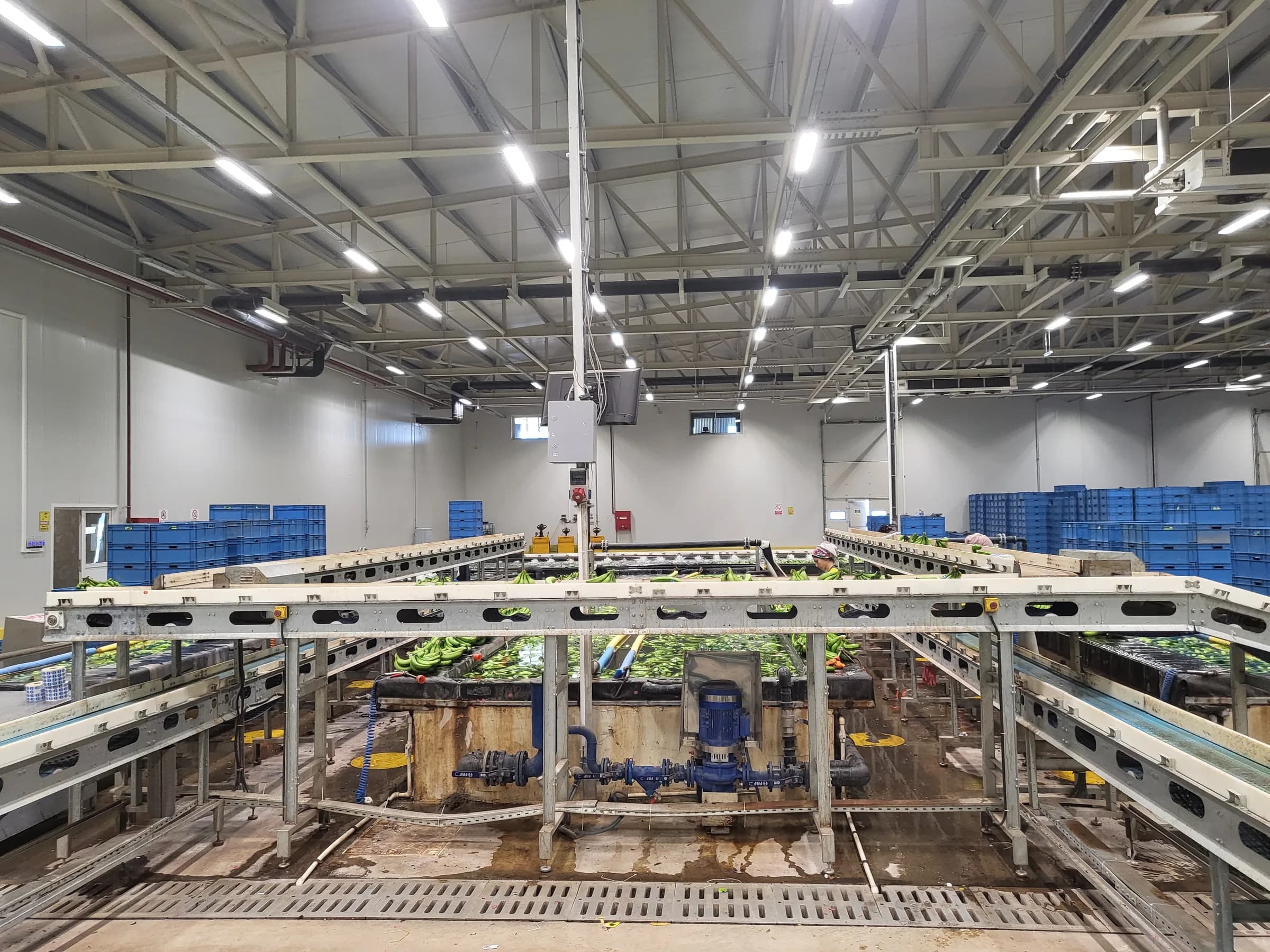 Conveyor system on the production floor