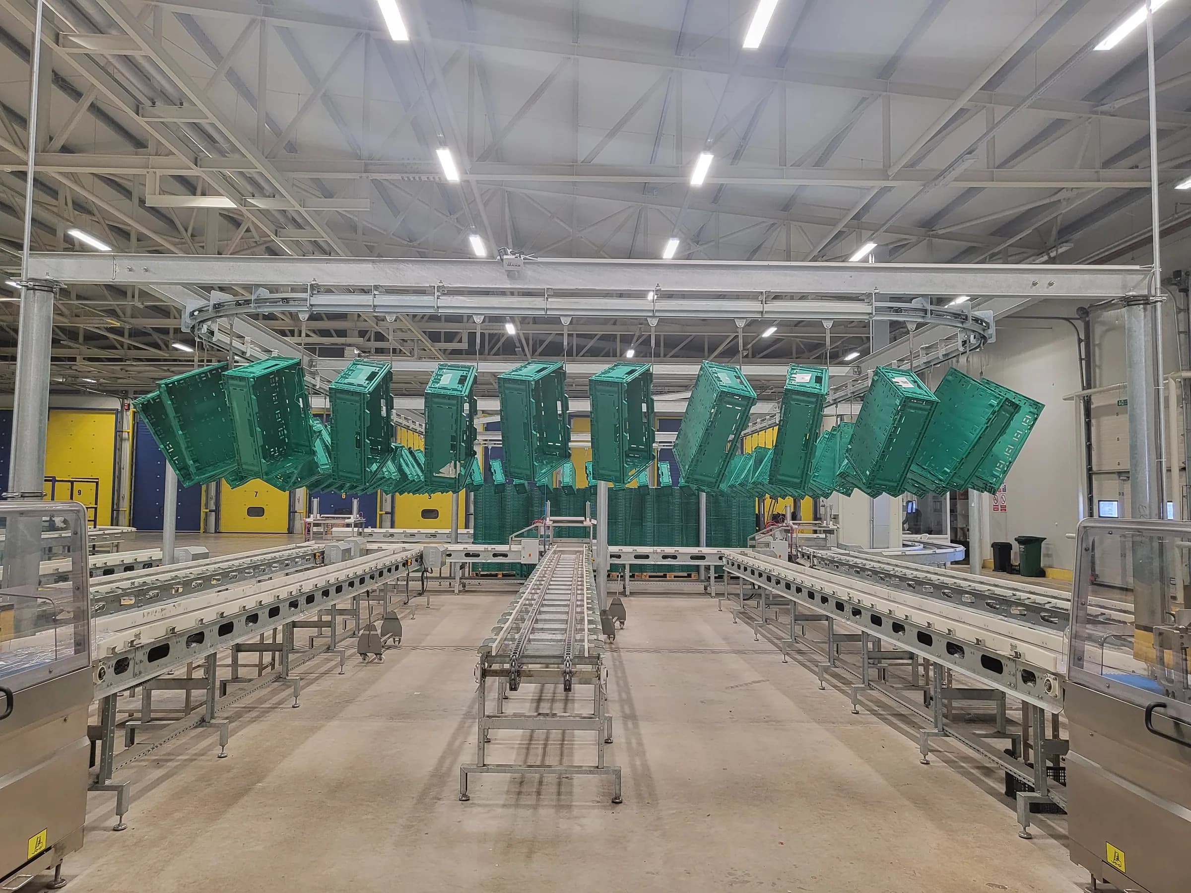 Integrated crate conveyor lines