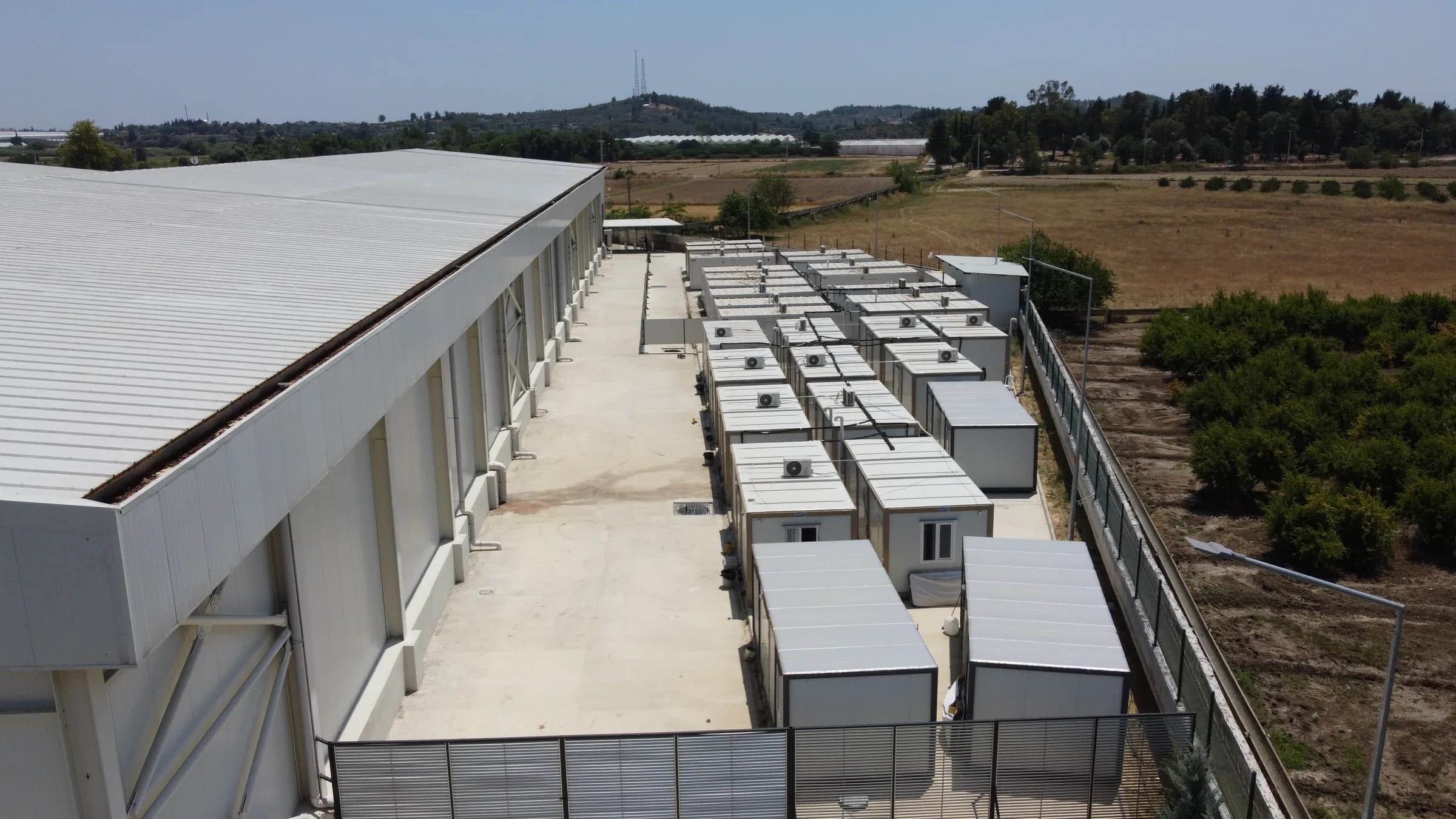 Living containers for production personnel